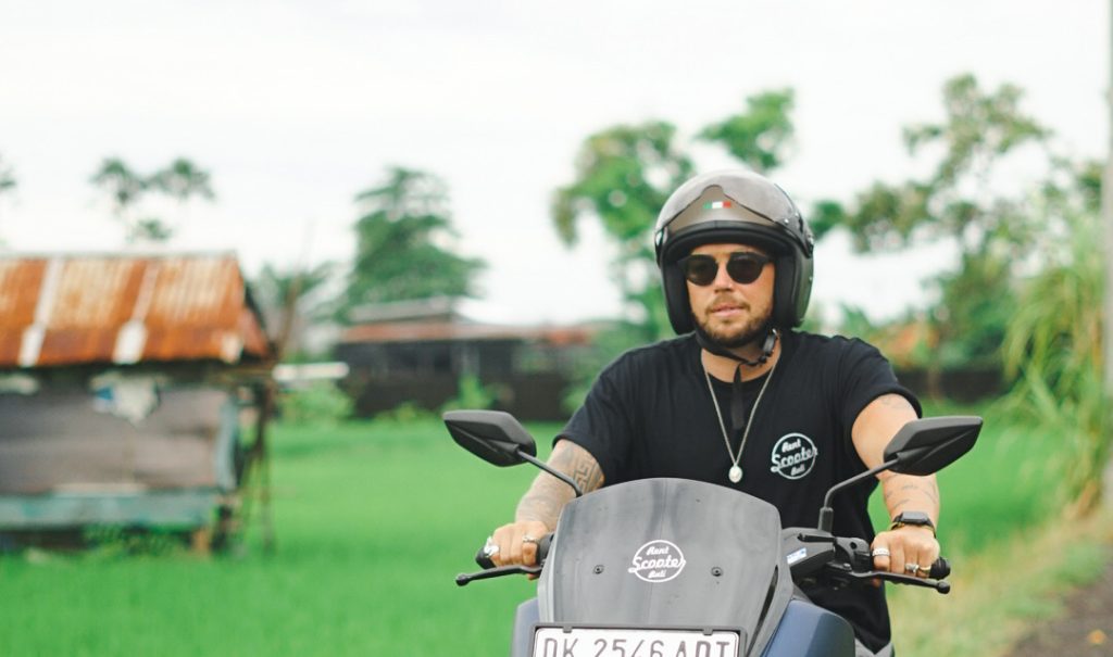 Naik motor di Bali
